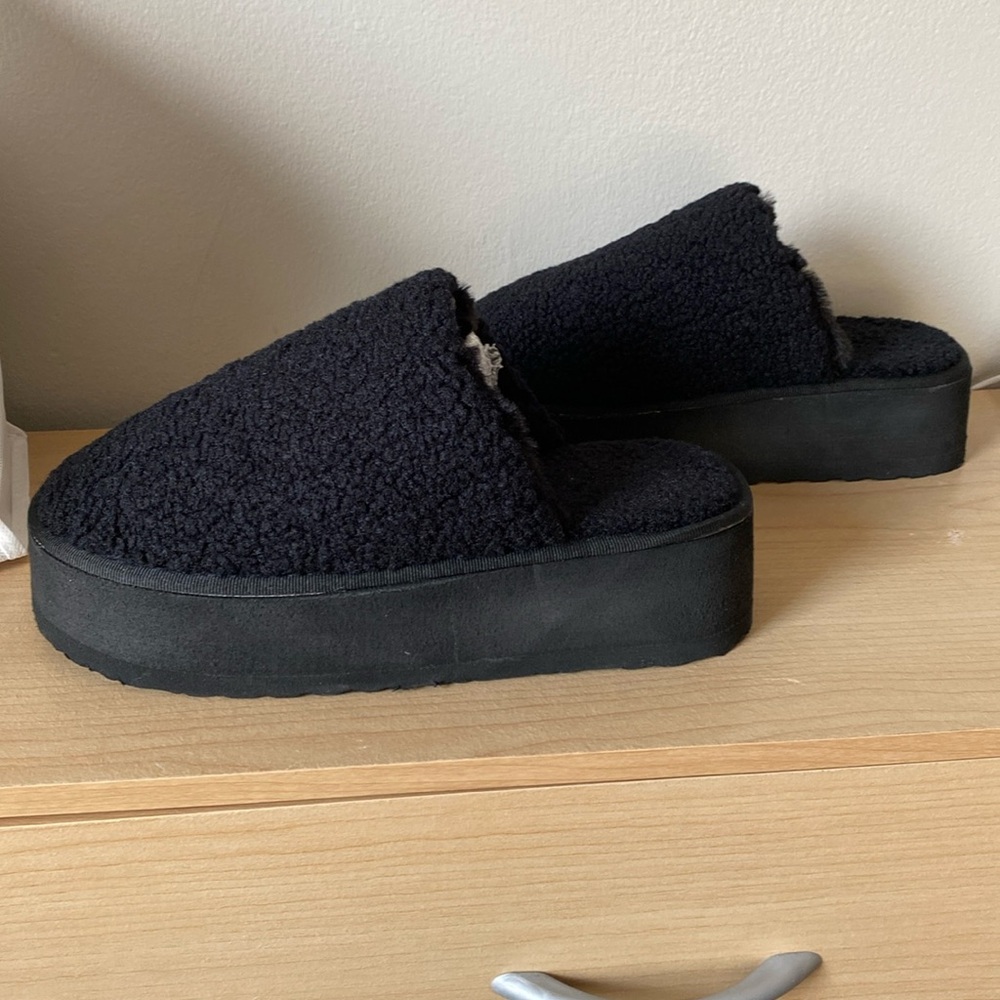 Sherpa platform slipper